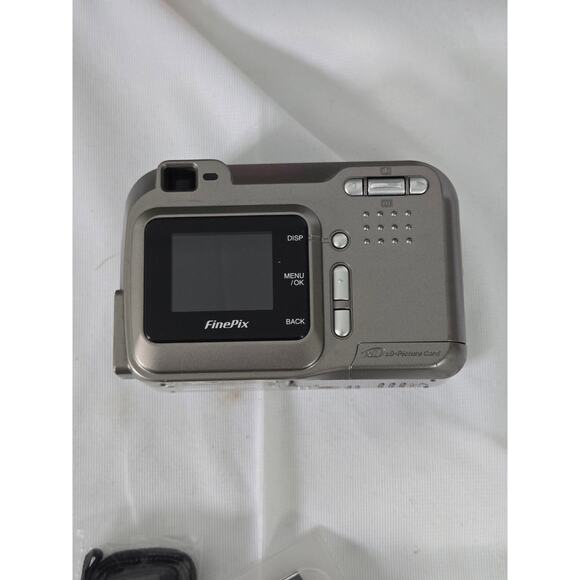 Fujifilm FinePix 2650 Digital Camera 2.0MP Silver 64 MB Card Original Box Works! - Picture 7 of 11